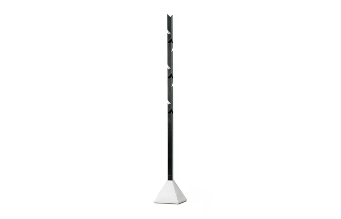 tee coat stand 4